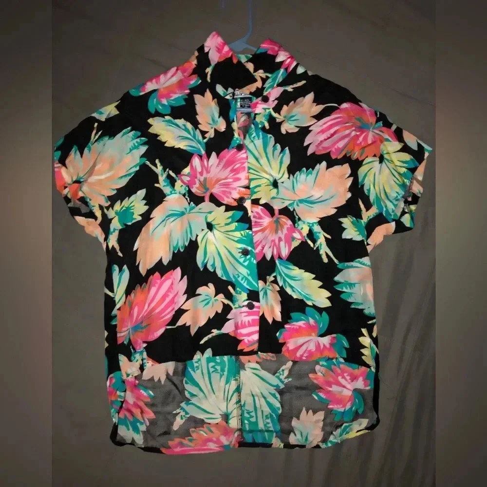 H.L. Spencer Beautiful Hawaiian Shirt. 3/4ths in front cute cutoff - Picture 2 of 5
